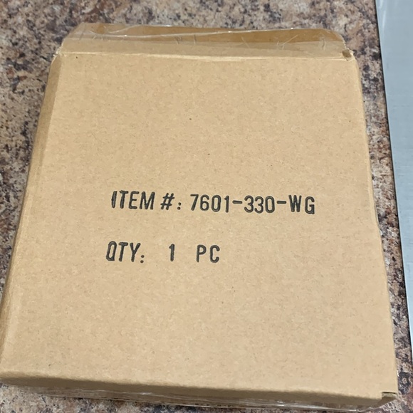 Rustic Metal Daisy Hanging Candle Holder w/ inverted 🔻& 12 hanging jewels - Picture 9 of 10